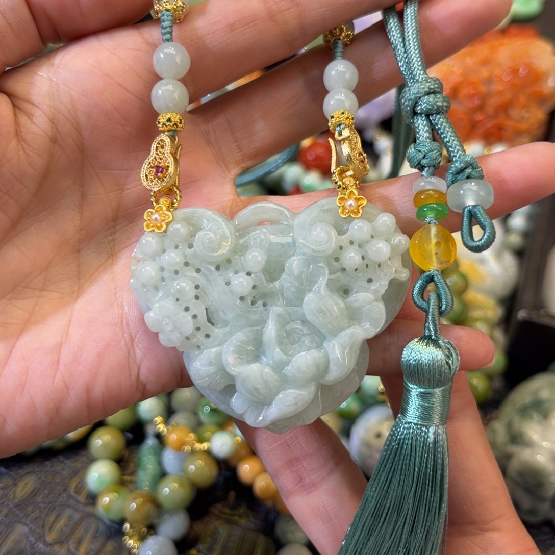 翡翠颈饰未镶嵌待编款