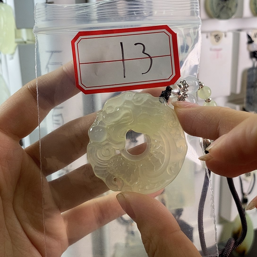 蛇纹石玉颈饰未镶嵌钟*.13