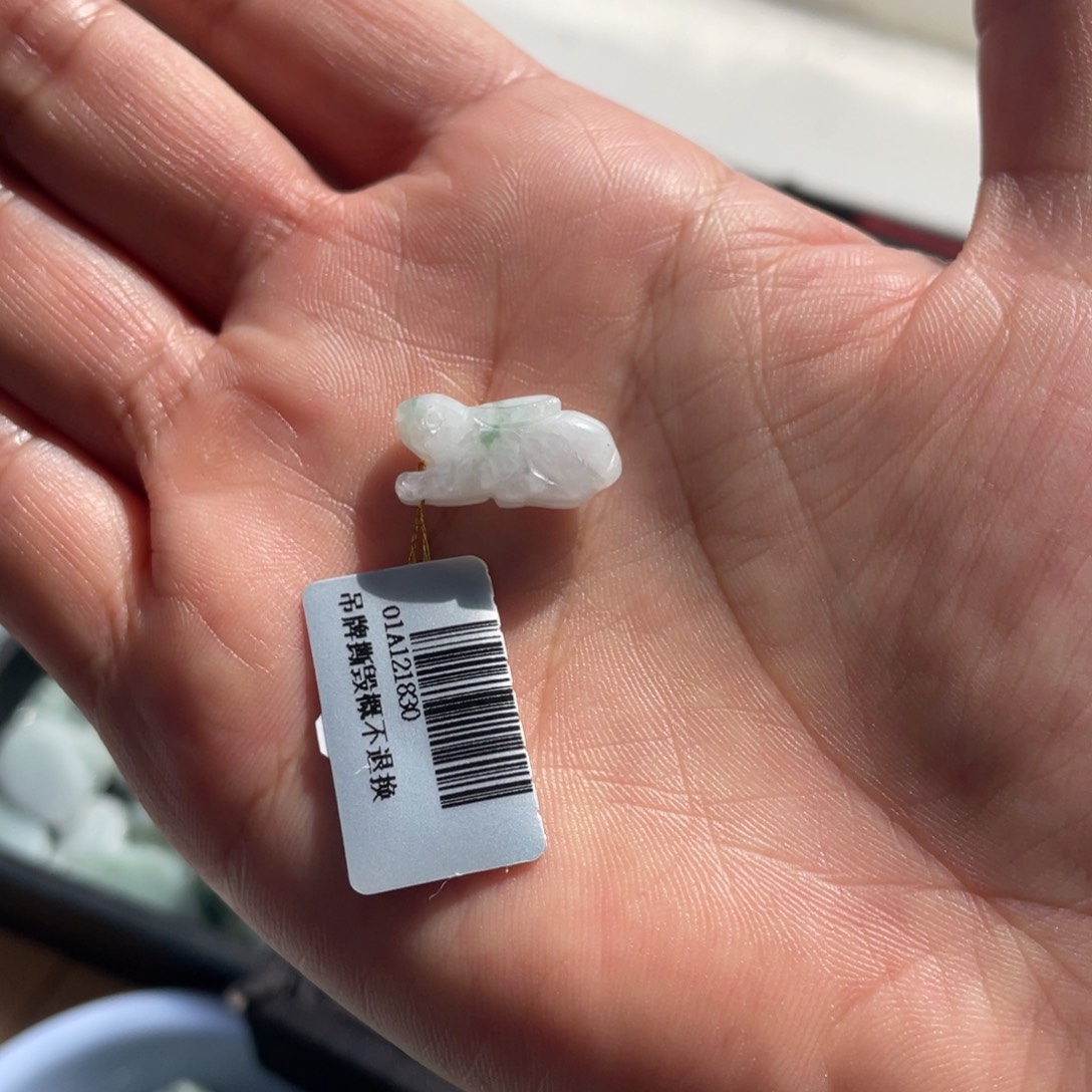 颈饰未镶嵌翡翠兔