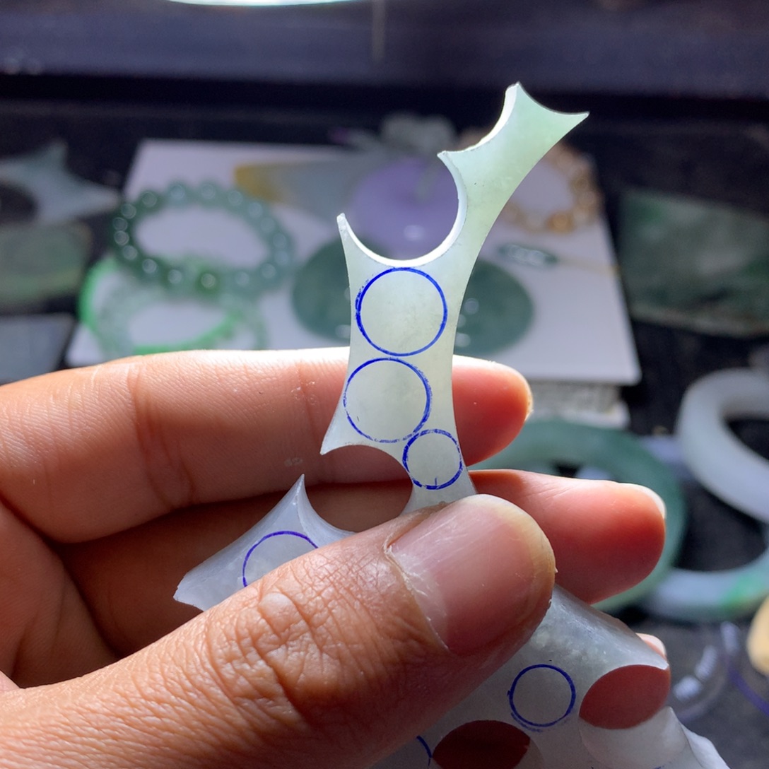 吃***头定制翡翠未镶嵌翡翠