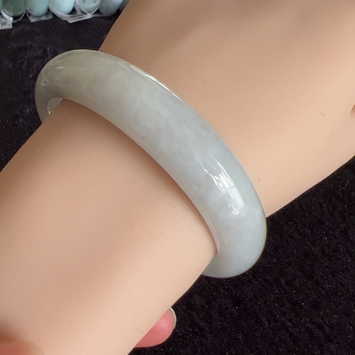 翡翠未镶嵌手镯编号97684圈口55.5