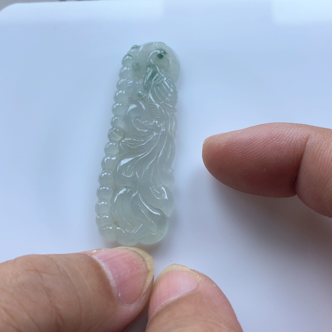 翡翠颈饰未镶嵌?缅甸天然翡翠吊坠