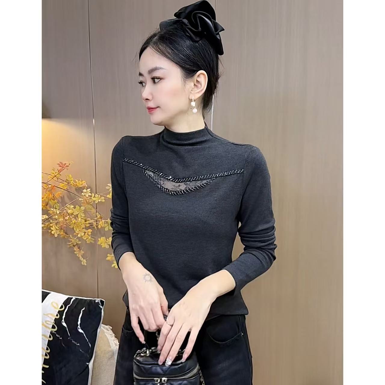 【9920】新品半高领镂空钉珠显瘦时尚洋气上衣