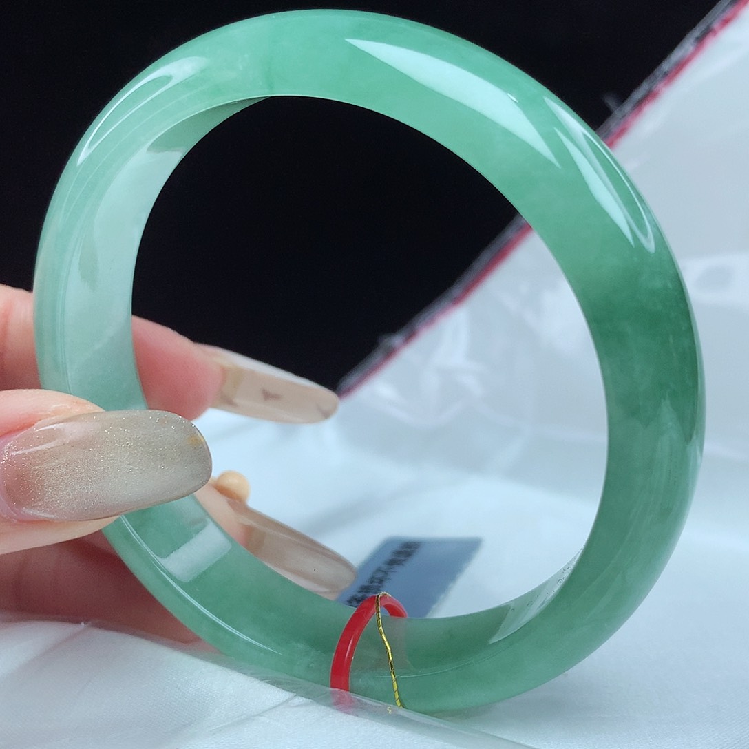 翡翠手镯未镶嵌56圈4110