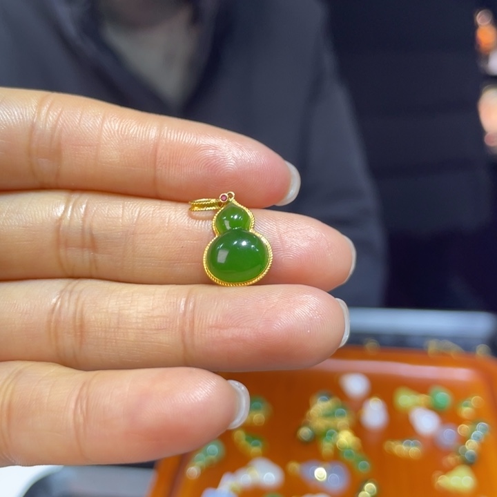 和田玉18K金镶嵌颈饰