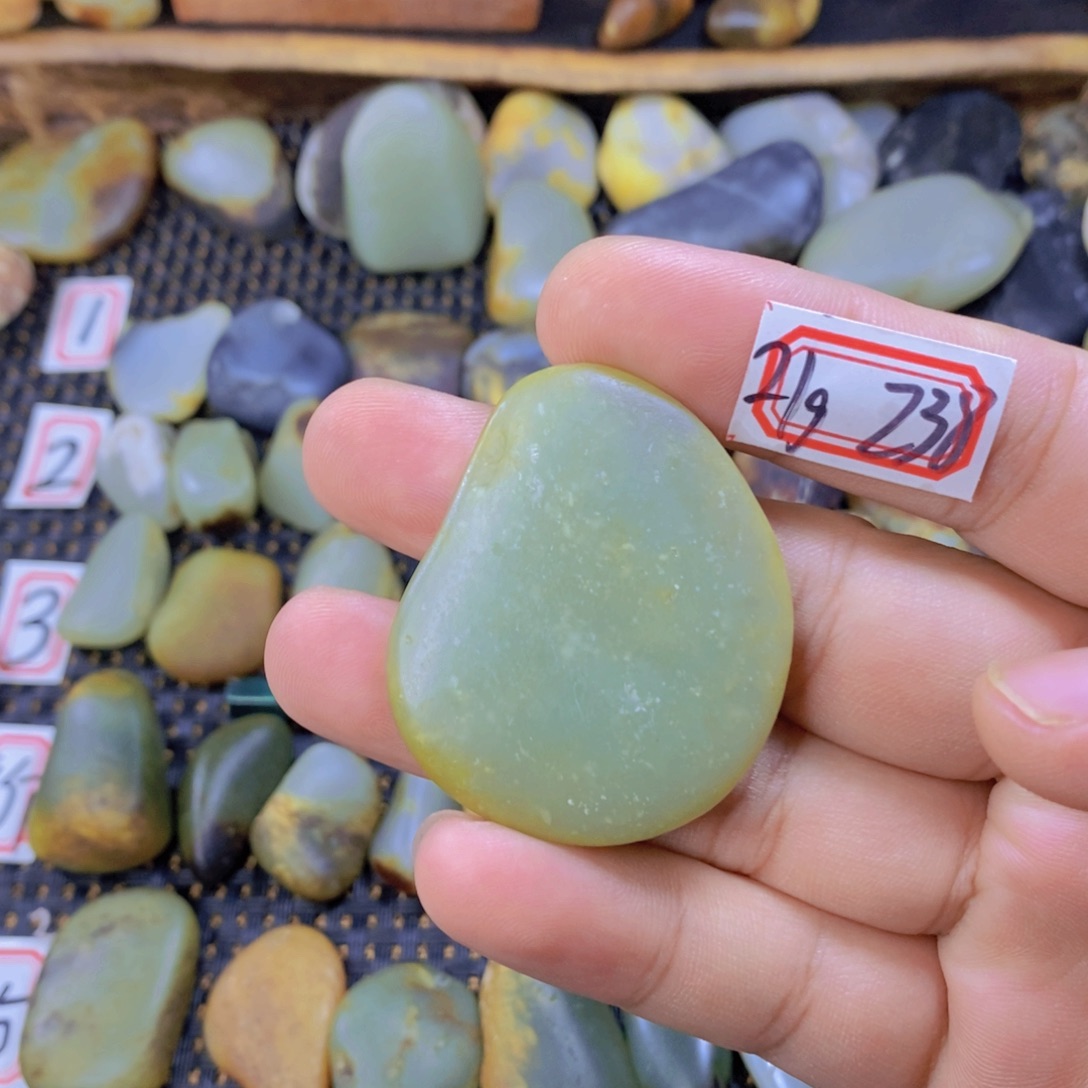 颈饰未镶嵌和田玉（糖玉）