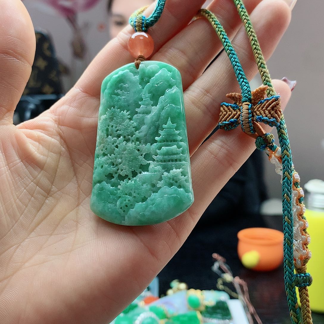 【闪购商品】翡翠吊坠(赠链)未镶嵌