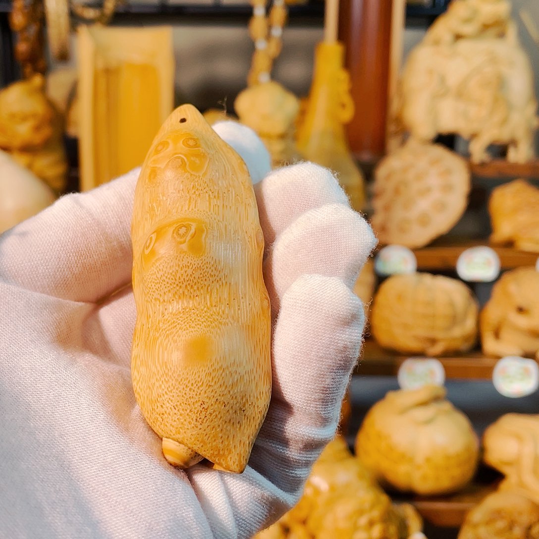 竹竹根雕豆角把玩件