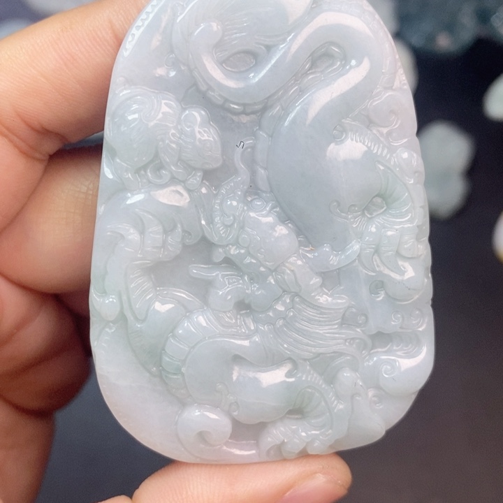 翡翠颈饰未镶嵌大龙牌