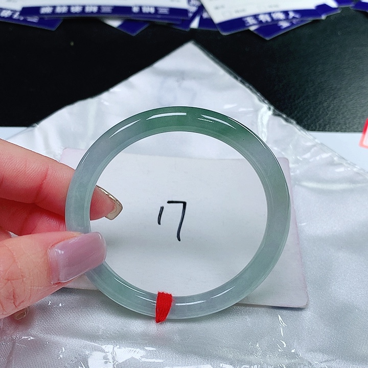 翡翠手镯（圆镯）未镶嵌