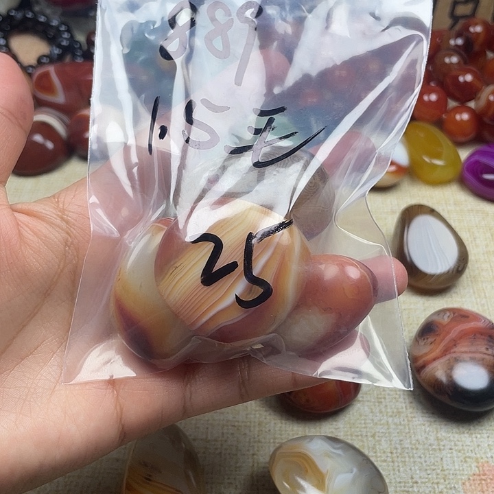 用***8玛瑙/玉髓未镶嵌珠宝半成品