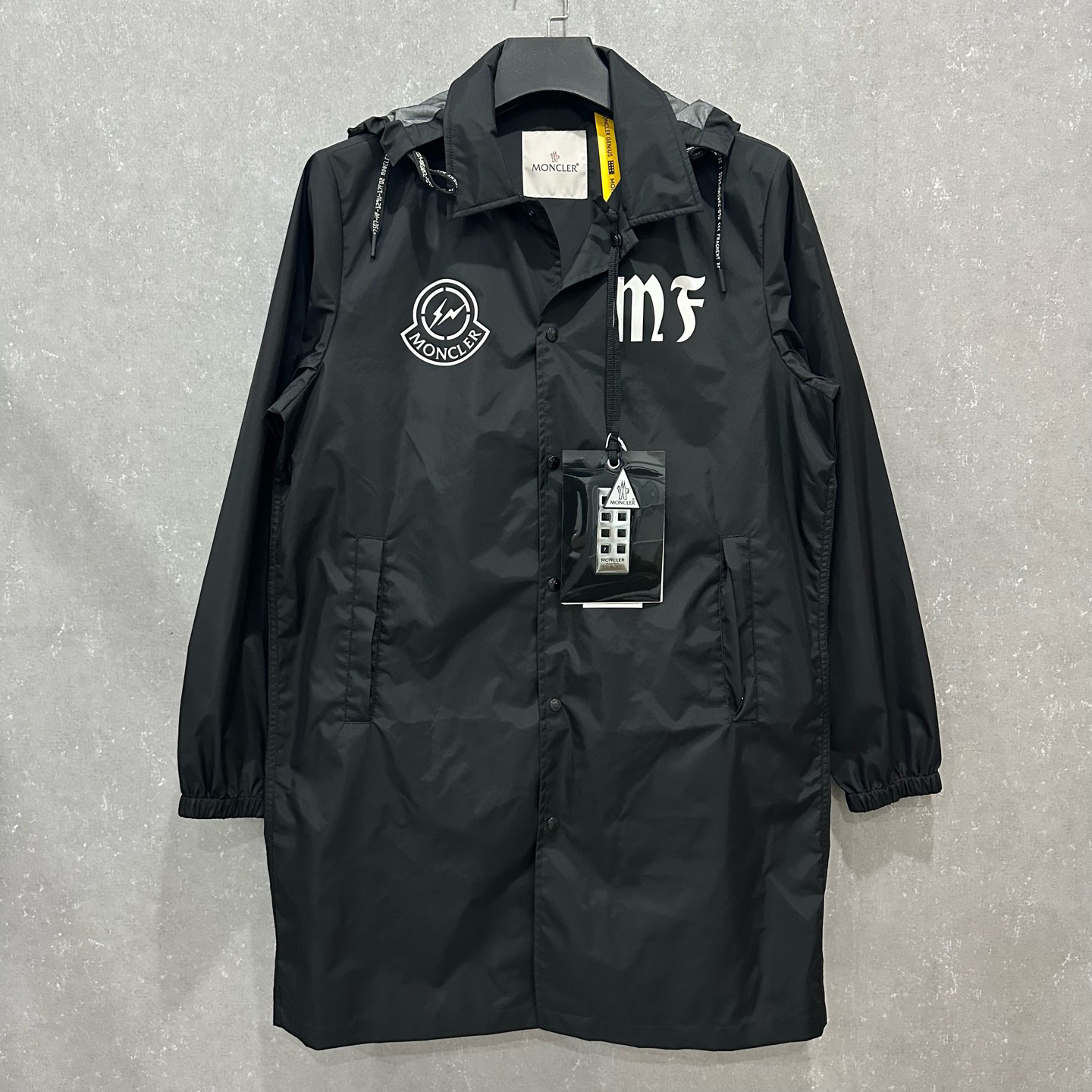 未使用 MONCLER 藤原浩合作款男款字母连帽单排扣风衣7码/006513
