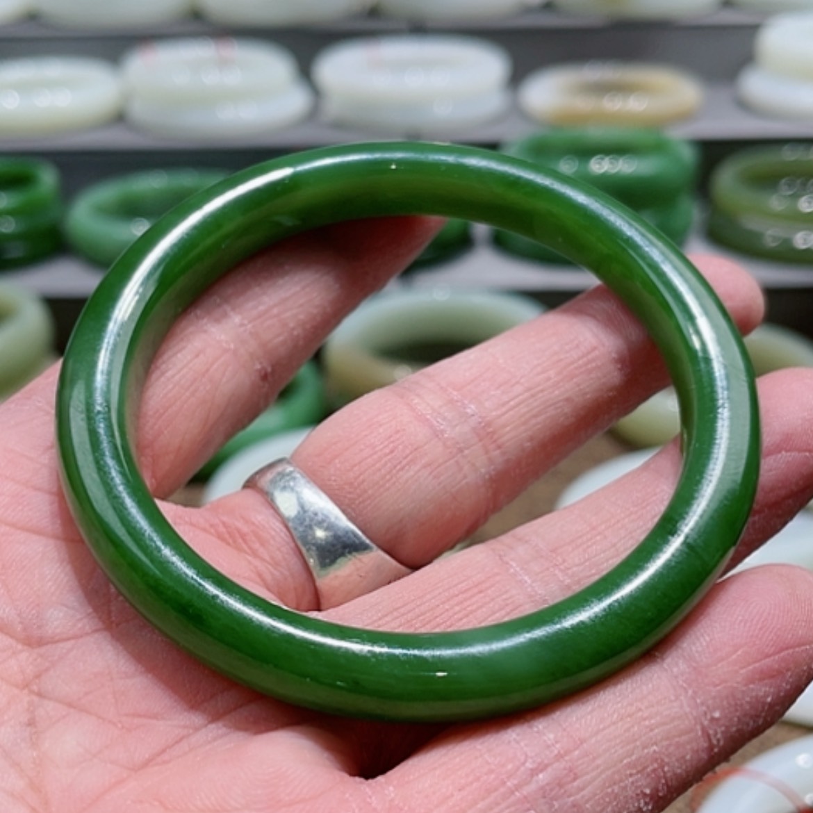 【闪购商品】和田玉手镯未镶嵌