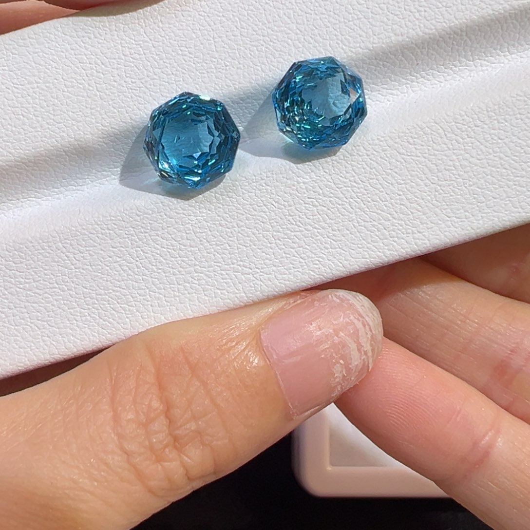 未镶嵌裸石托帕石10.28ct两颗