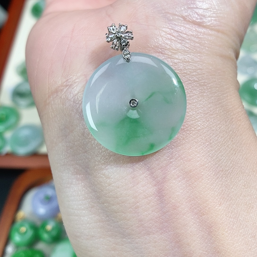 翡翠未镶嵌颈饰吊坠