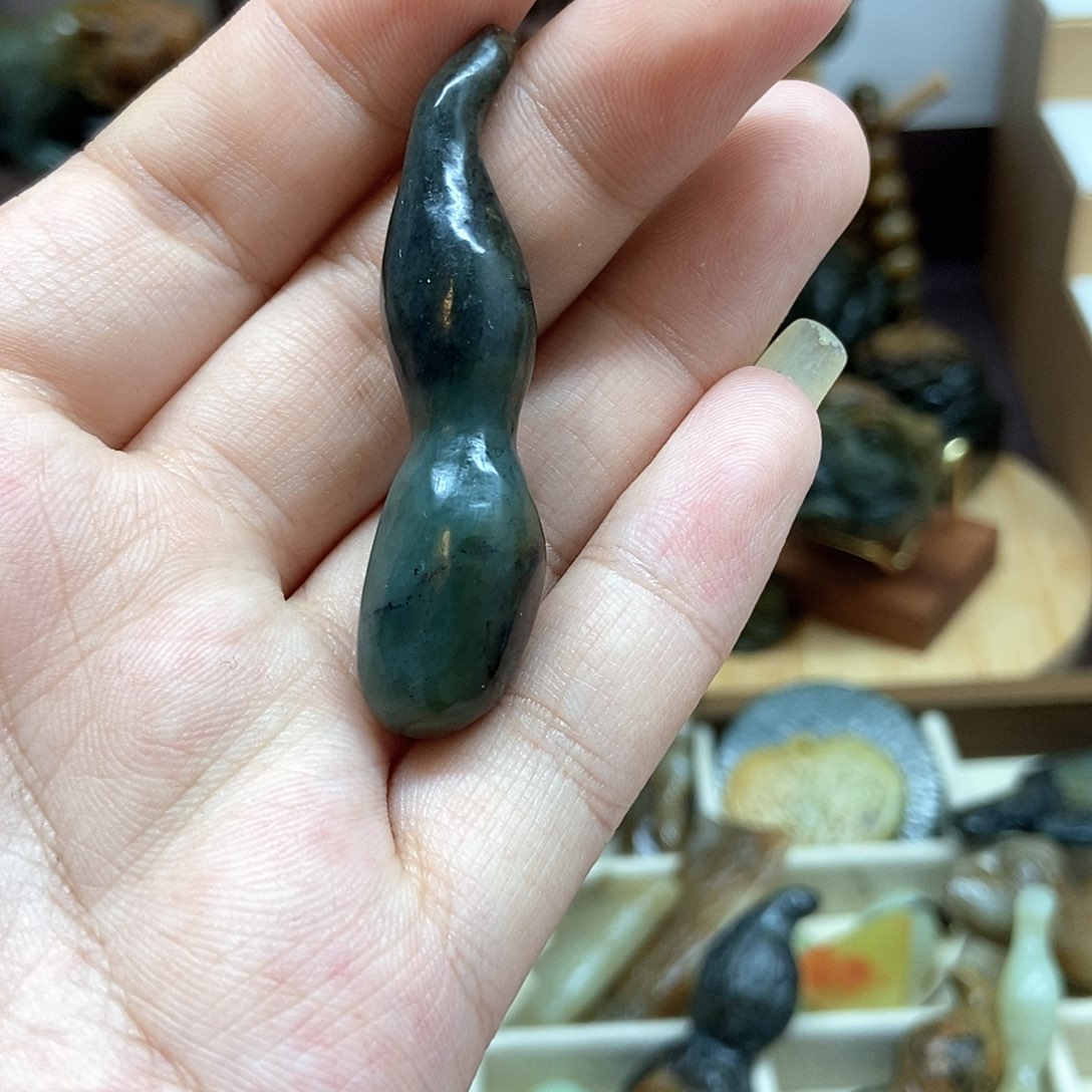 岫岩老玉（透闪石质玉）把件未镶嵌谜