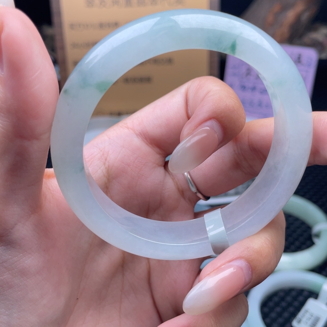 翡翠手镯未镶嵌手镯