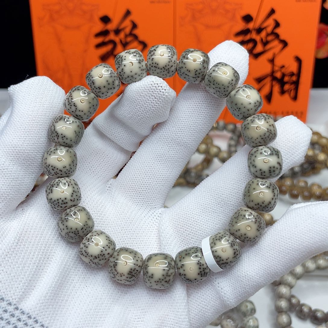 星月菩提吊坠89。12/11绿包白黄金瞳