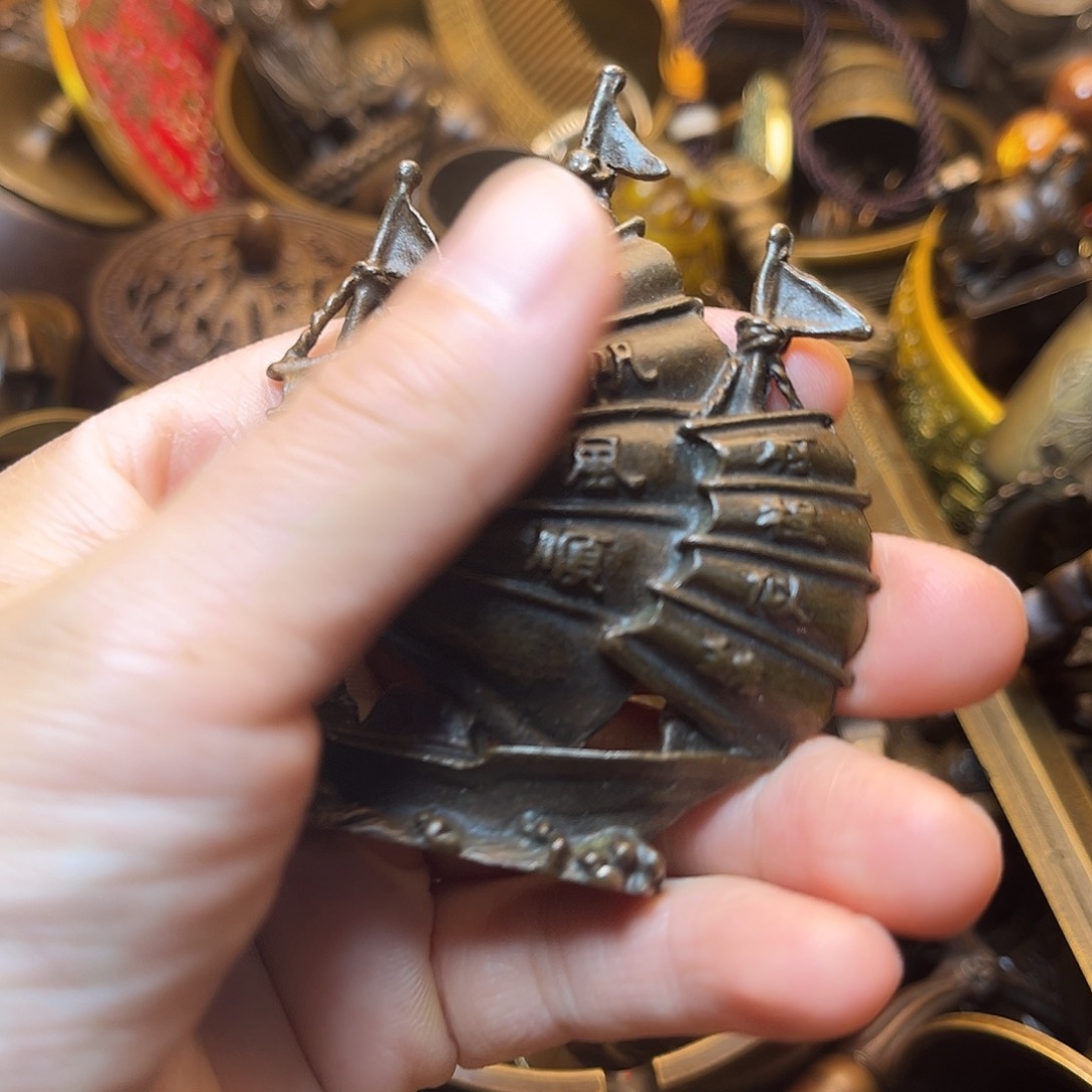 精美铜器工艺品等