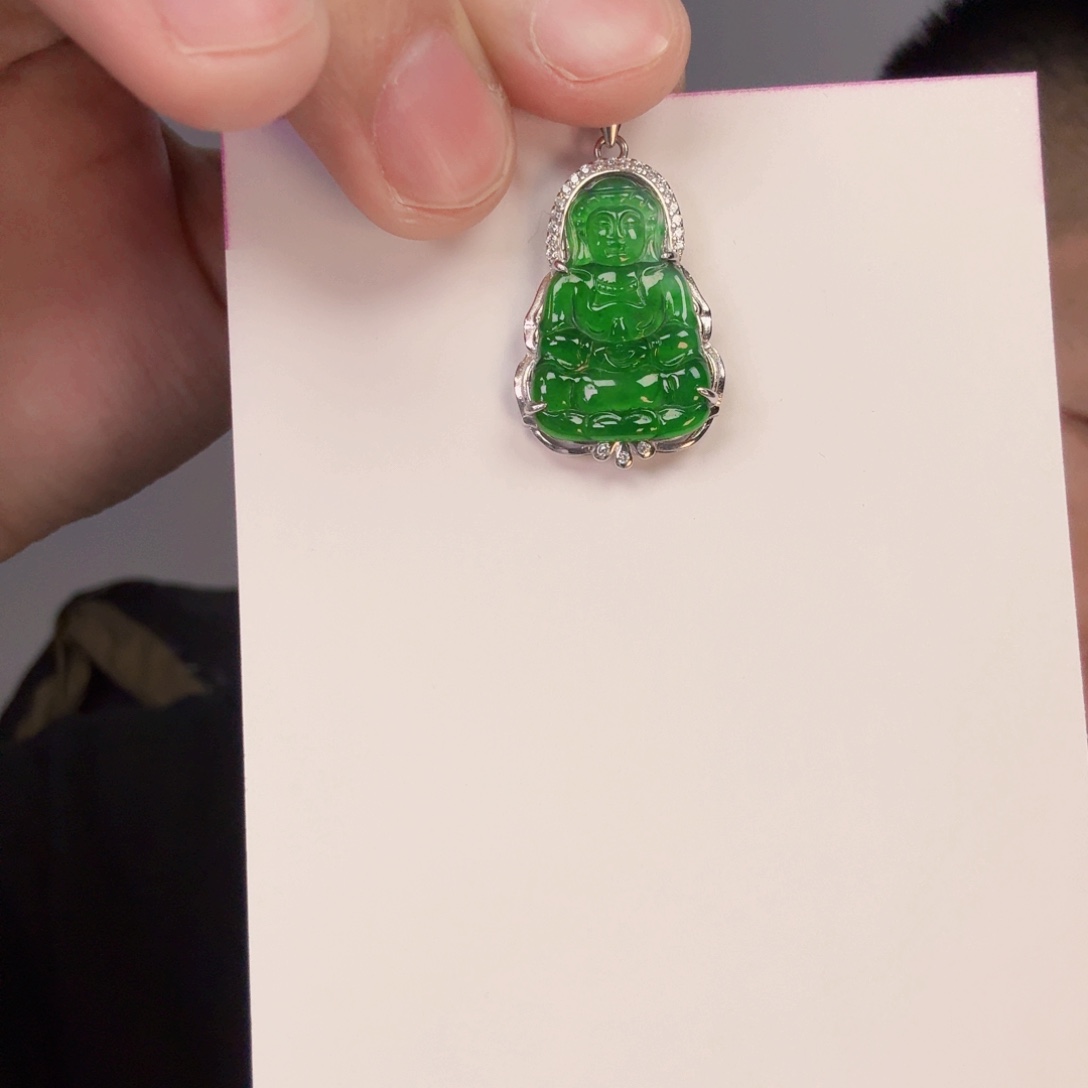 翡翠颈饰未镶嵌一件