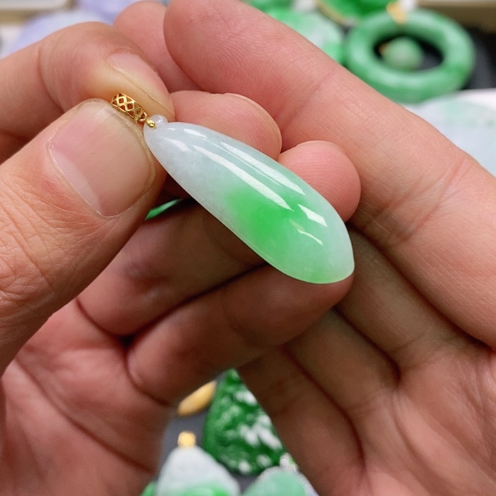 翡翠颈饰未镶嵌吊坠