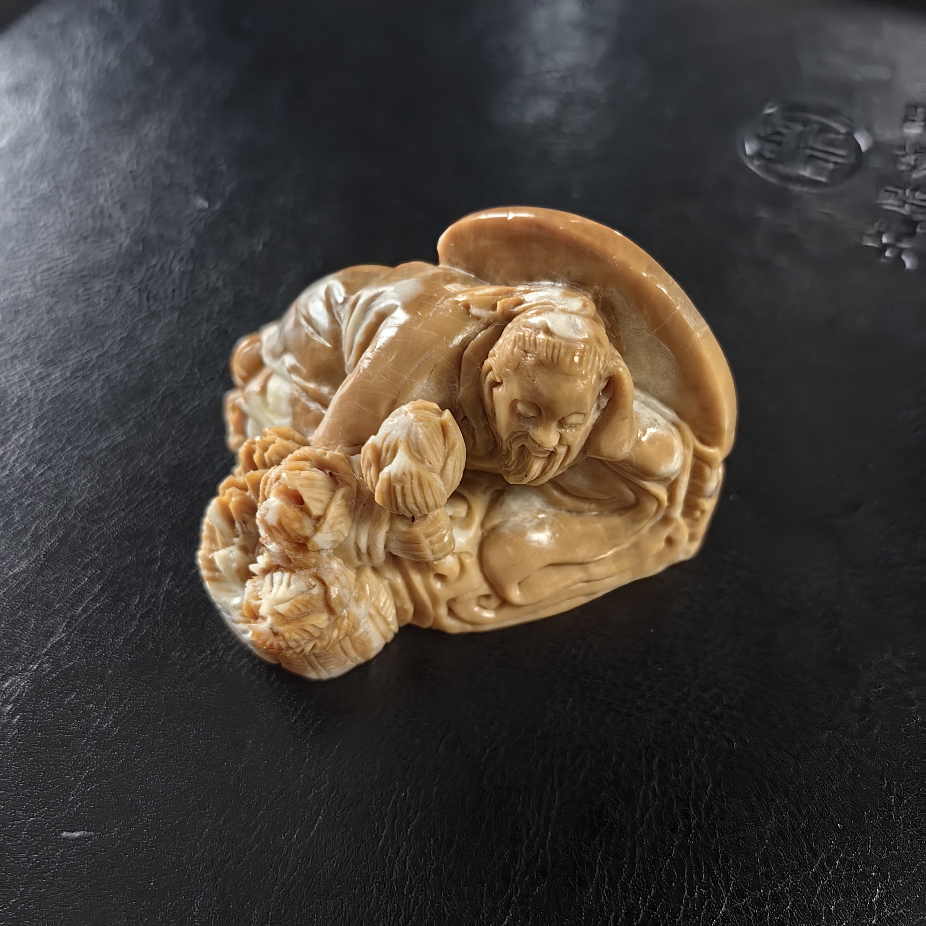 猛犸约110克雕刻件XY2141