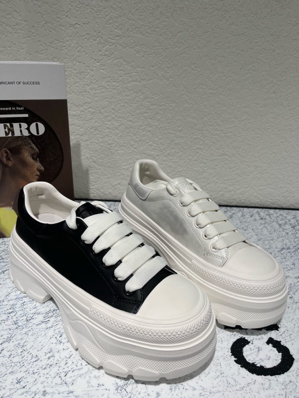 百搭小白鞋女2025春季新款小个子厚底增高松糕鞋轻便休闲板鞋