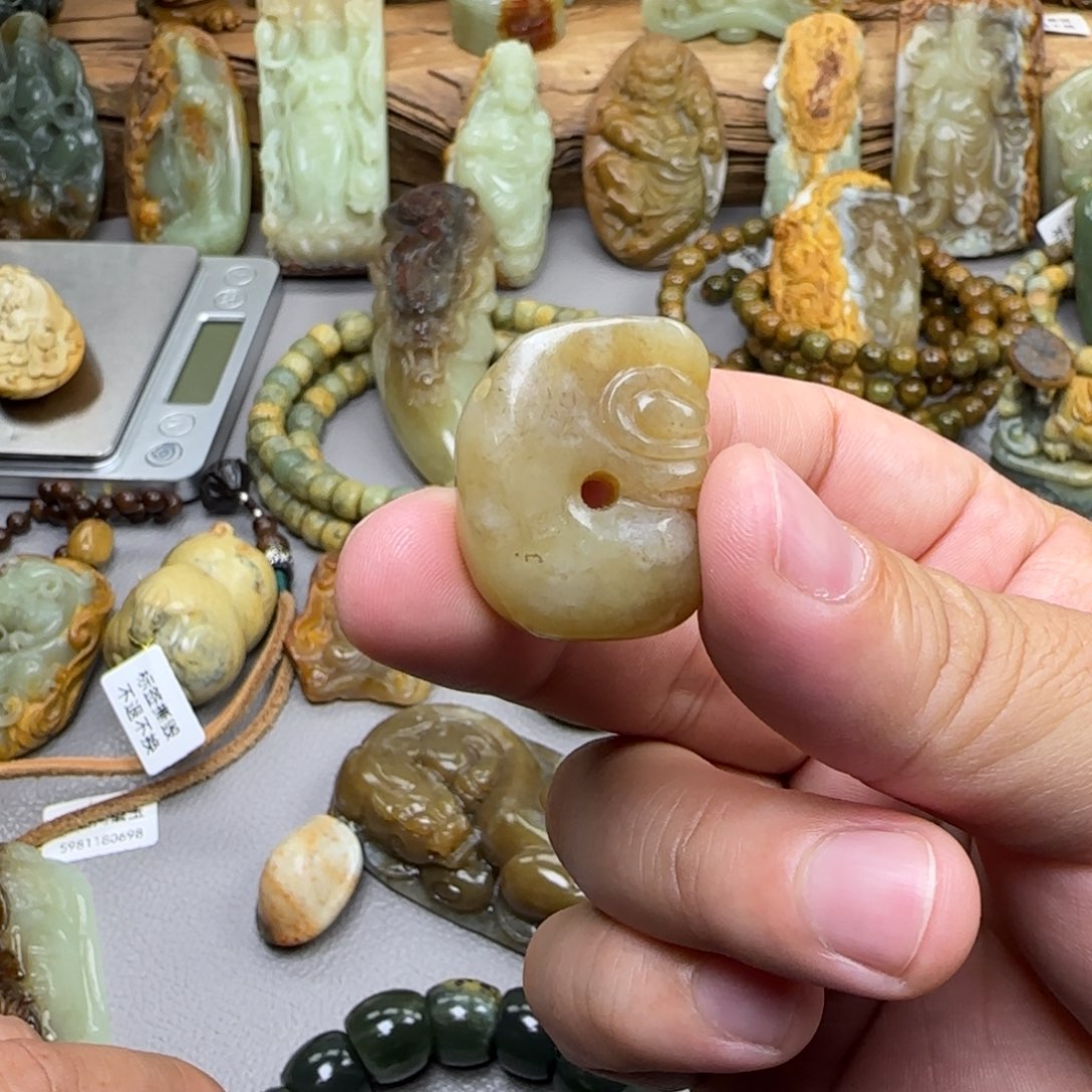 大***人岫岩老玉（透闪石质玉）未镶嵌珠宝奇石