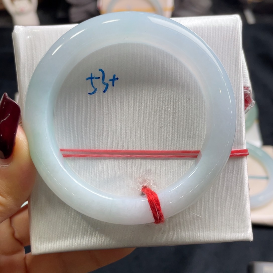 翡翠手镯未镶嵌翡翠手镯