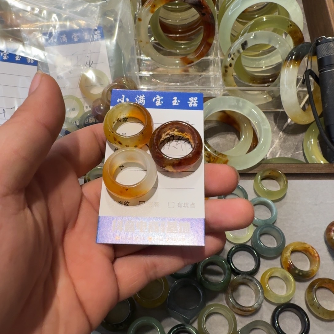 p***糖蛇纹石玉未镶嵌手镯