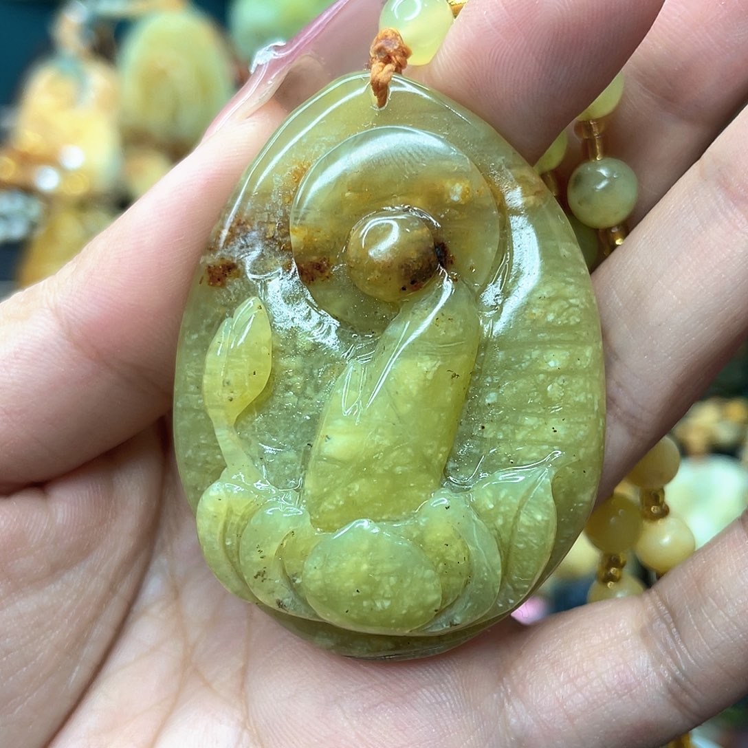 蛇纹石玉颈饰未镶嵌