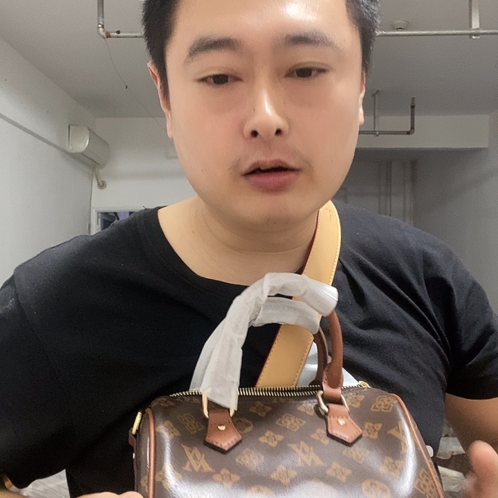 鳄鱼皮（革）犏牛皮（革）