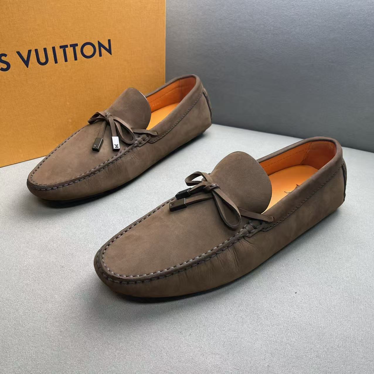 未使用 LouisVuitton/路易威登 棕色麂皮流苏豆豆鞋 40.5码/全新