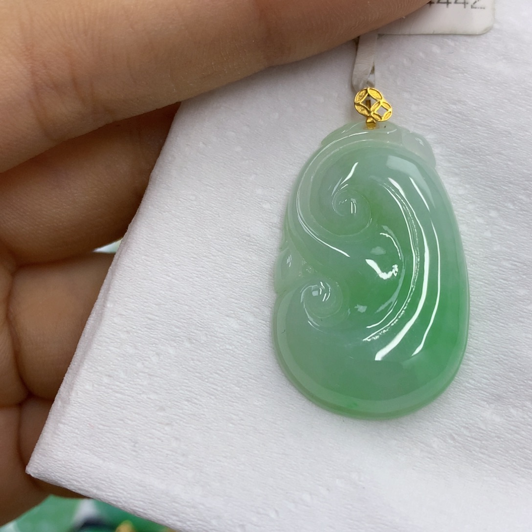 翡翠18K金镶嵌颈饰翡翠