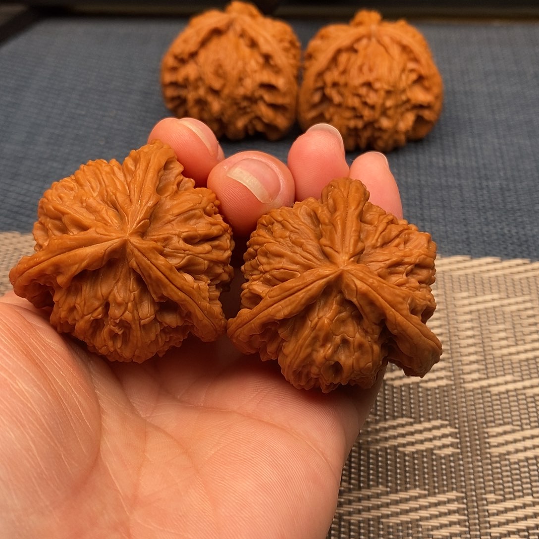 1***8吊坠文玩核桃三棱