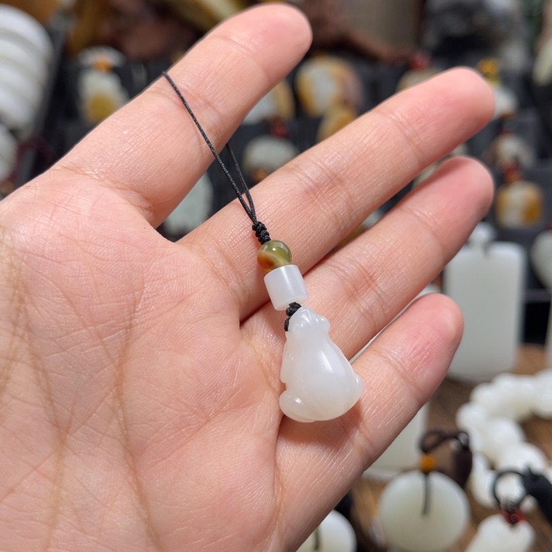 颈饰未镶嵌和田玉纯手工福利款小貔貅