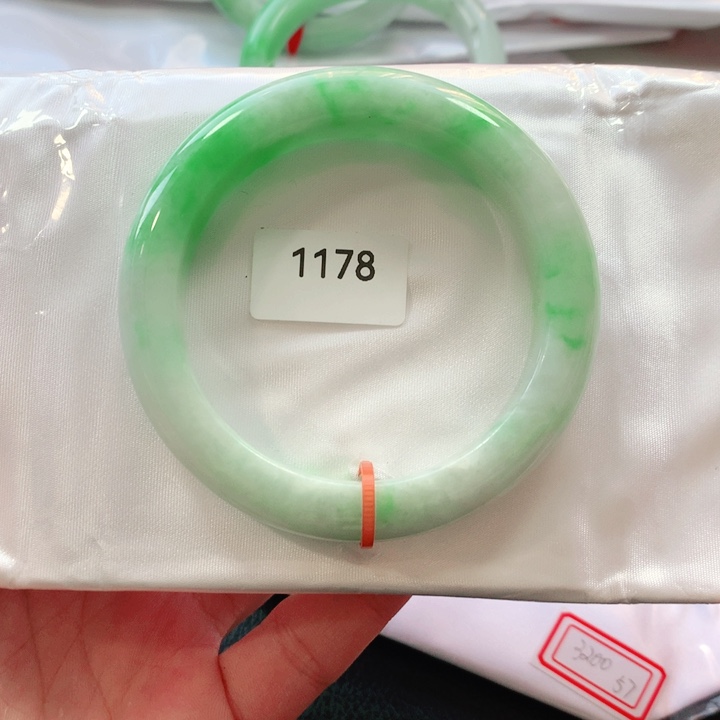 翡翠手镯未镶嵌?***?天然翡翠手镯