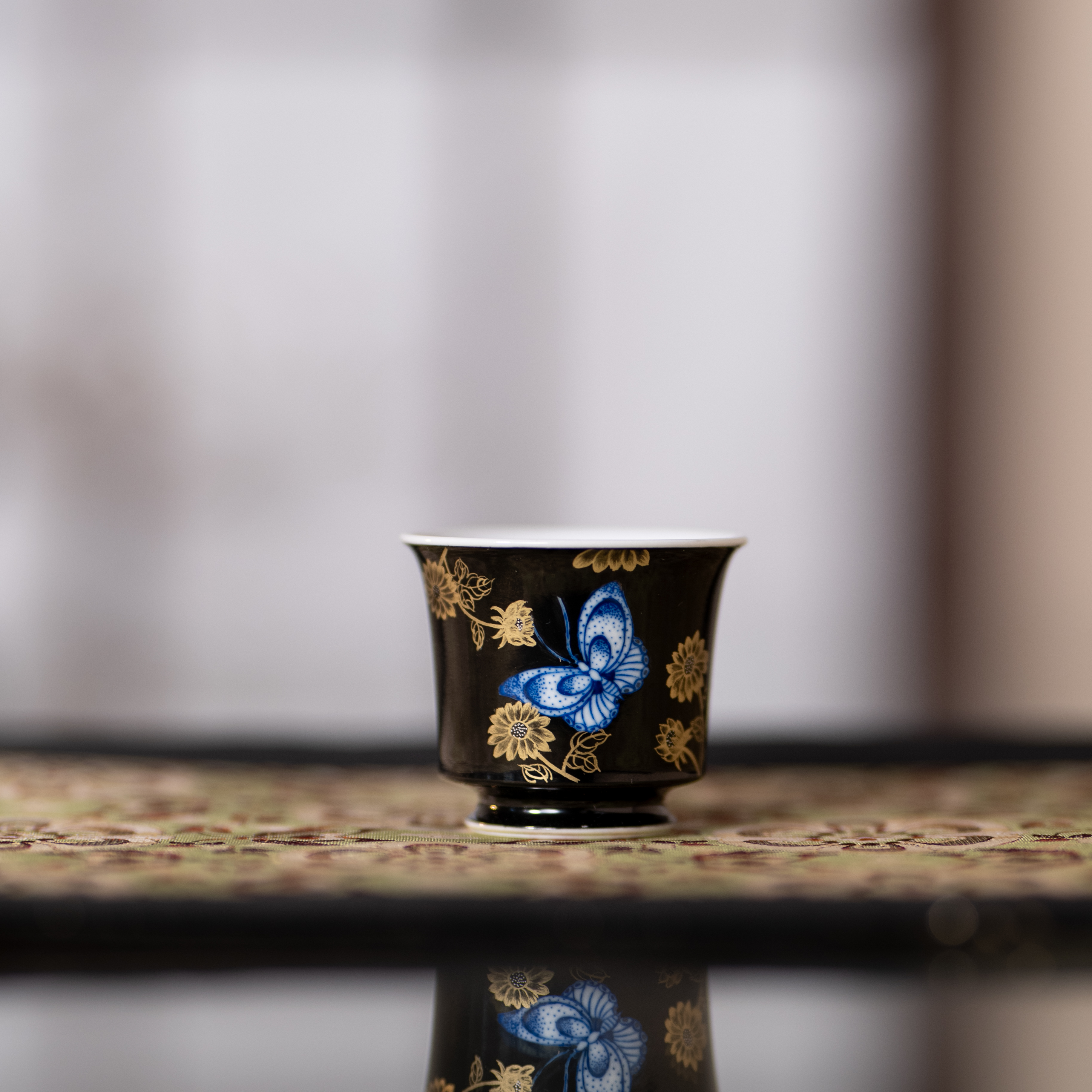 LXGF0246 灵玺 黑金青花蝴蝶描金杯