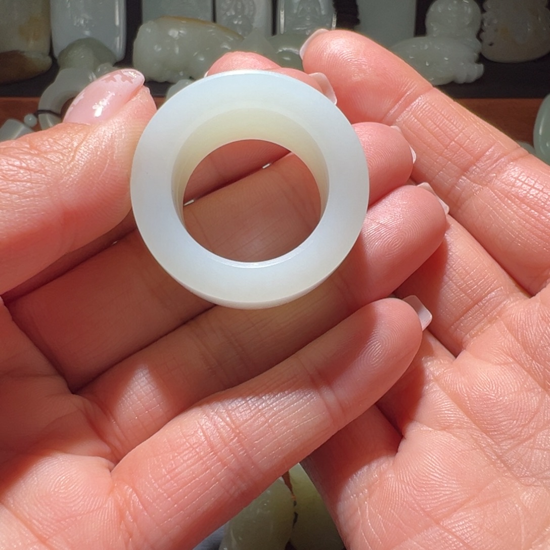 胡***和田玉未镶嵌颈饰