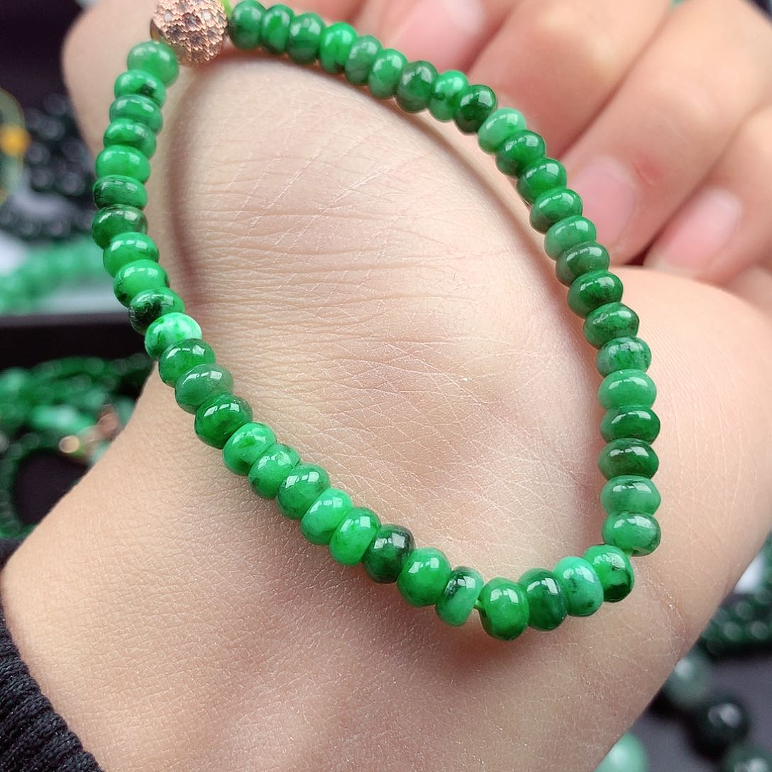 翡翠颈饰未镶嵌手串