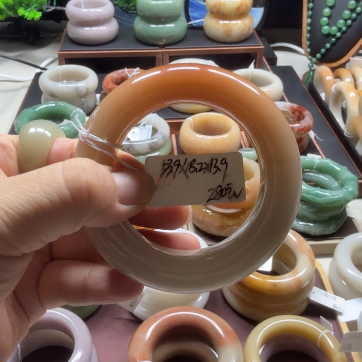 石英质玉未镶嵌手镯