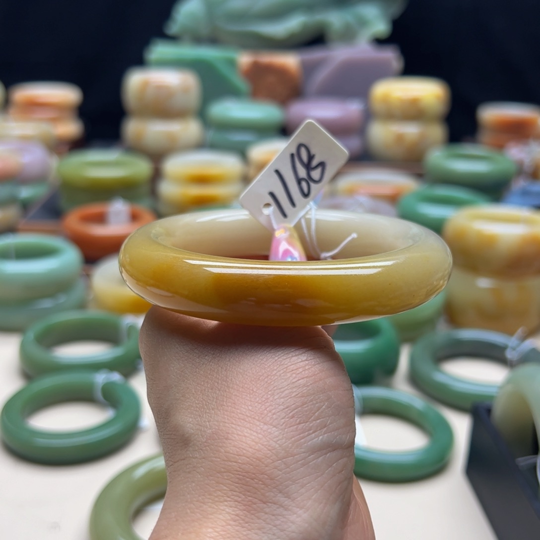 石英岩玉手镯未镶嵌