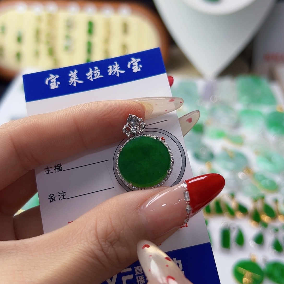 颈饰18K金镶嵌翡翠翡翠