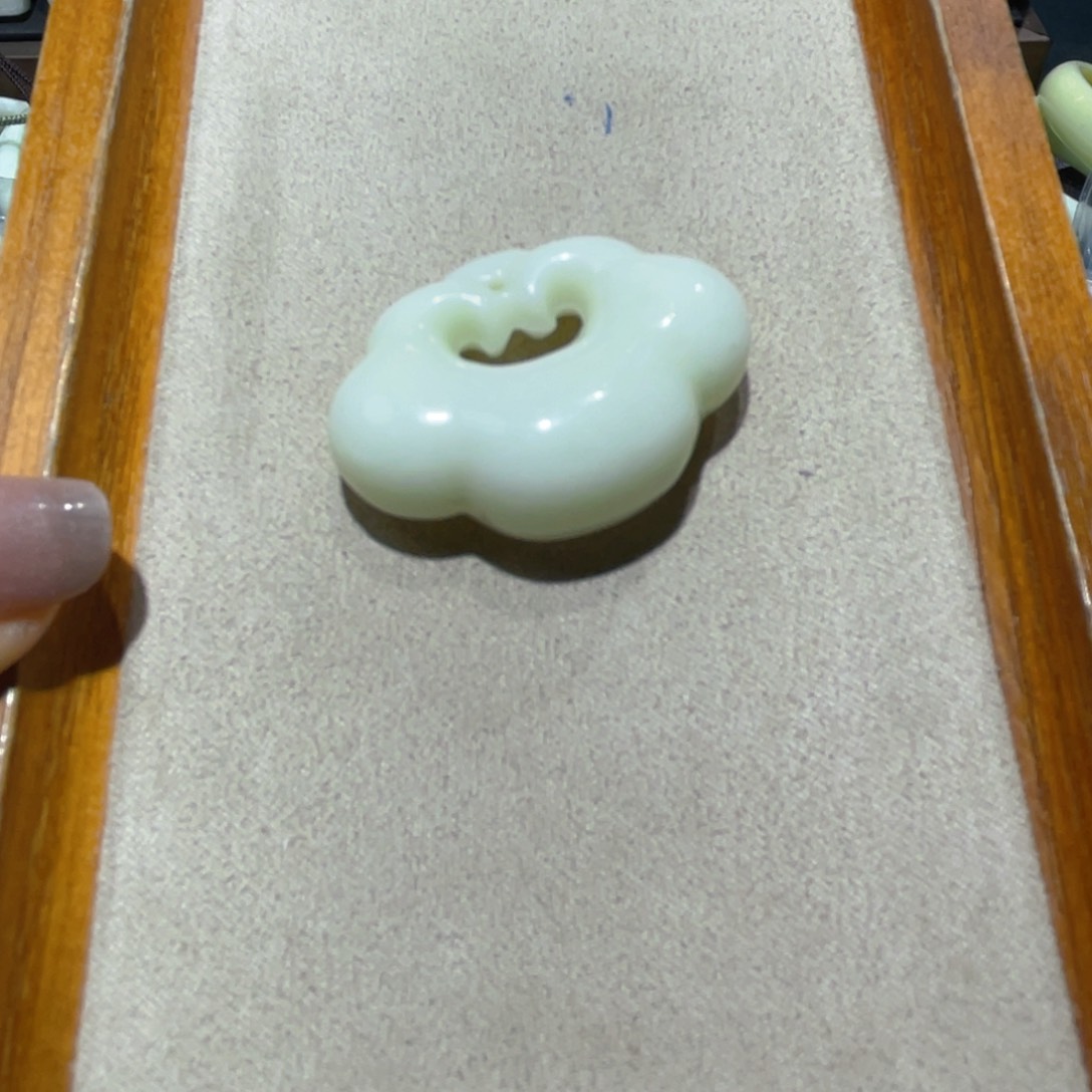 未镶嵌颈饰蓝田玉（蛇纹石化大理石玉）周*娜