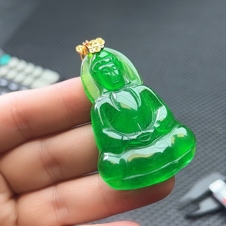 翡翠颈饰未镶嵌嗷嗷