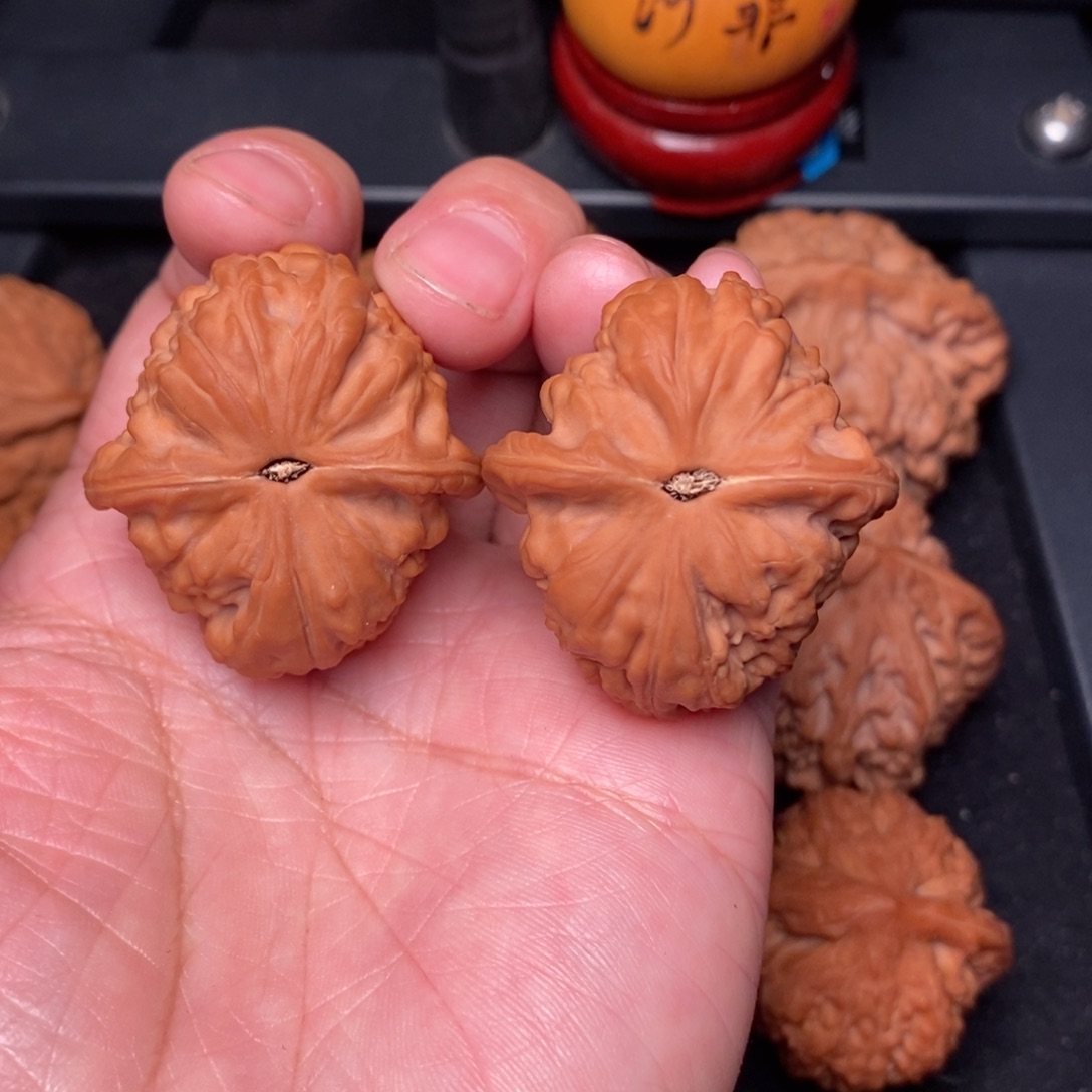 文玩核桃吊坠九月元宝