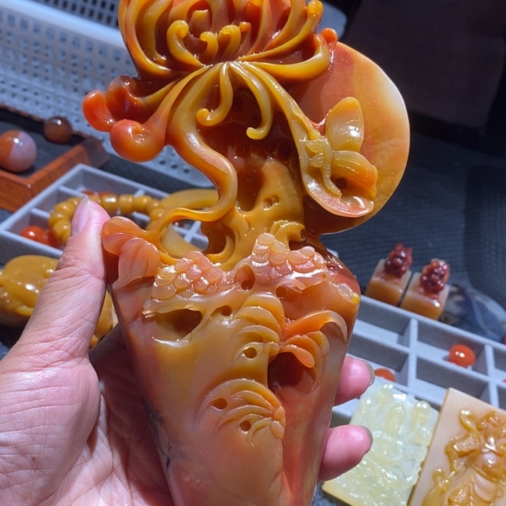 石英质玉（黄龙玉）未镶嵌颈饰