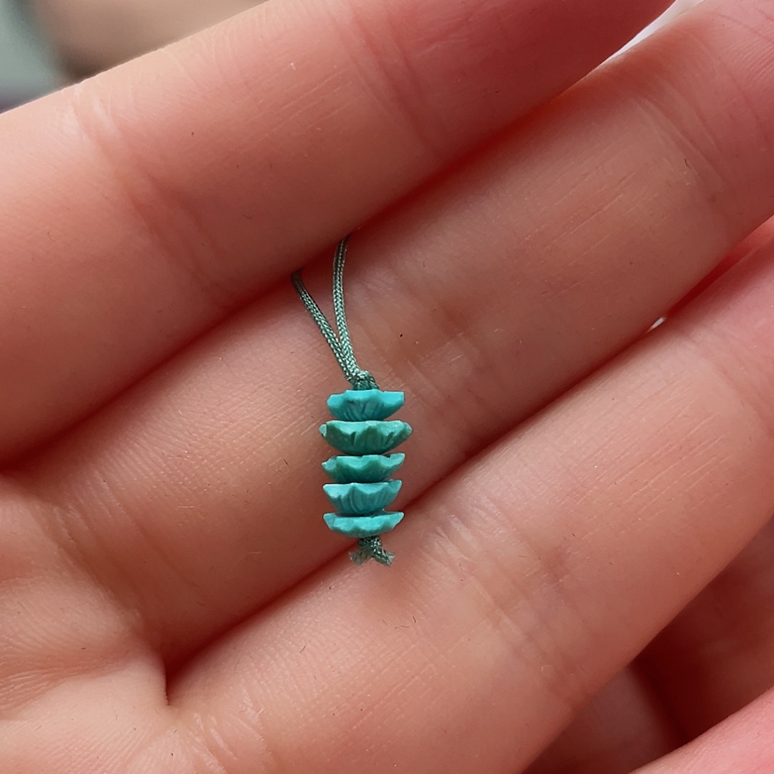 绿松石颈饰未镶嵌