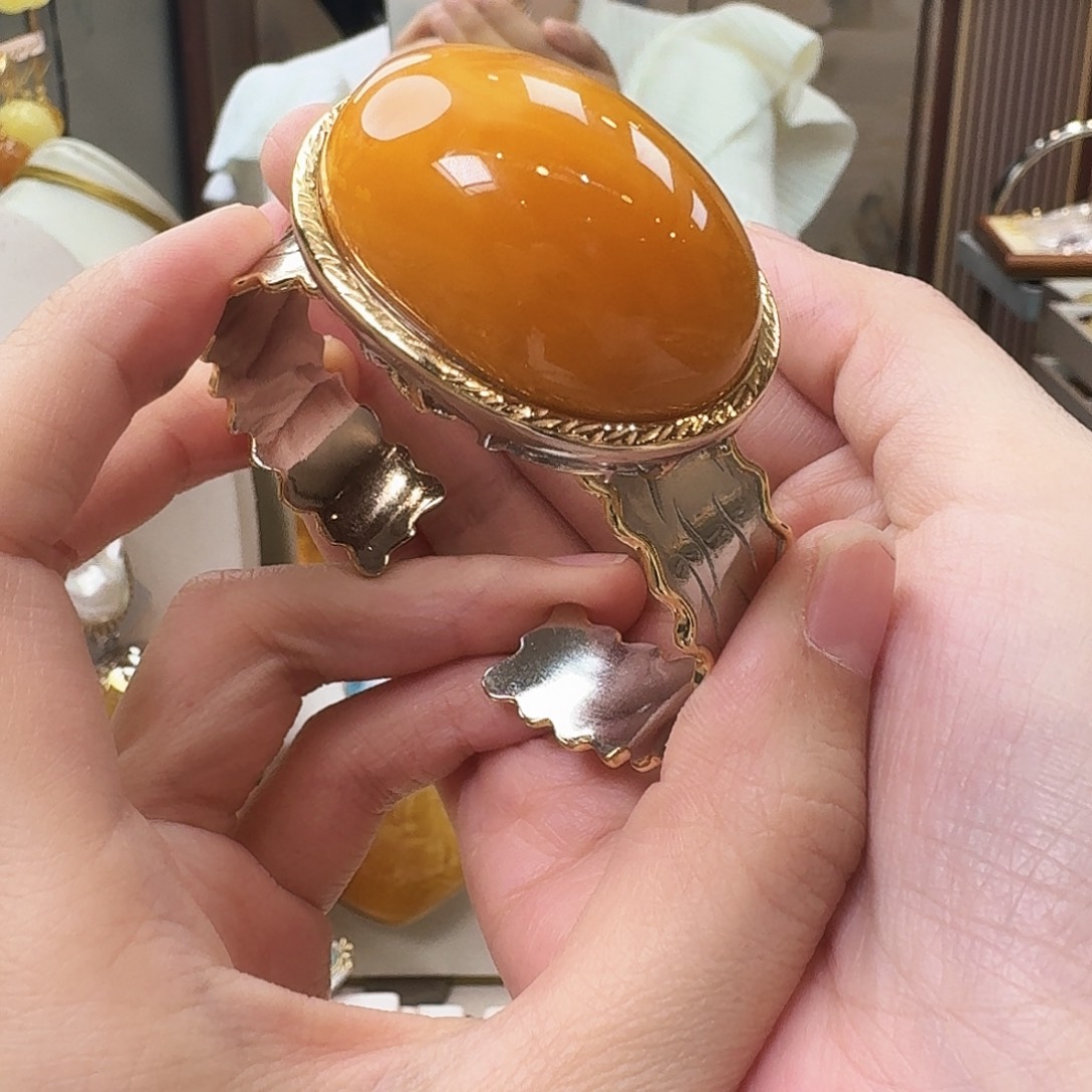 琥珀未镶嵌颈饰手镯