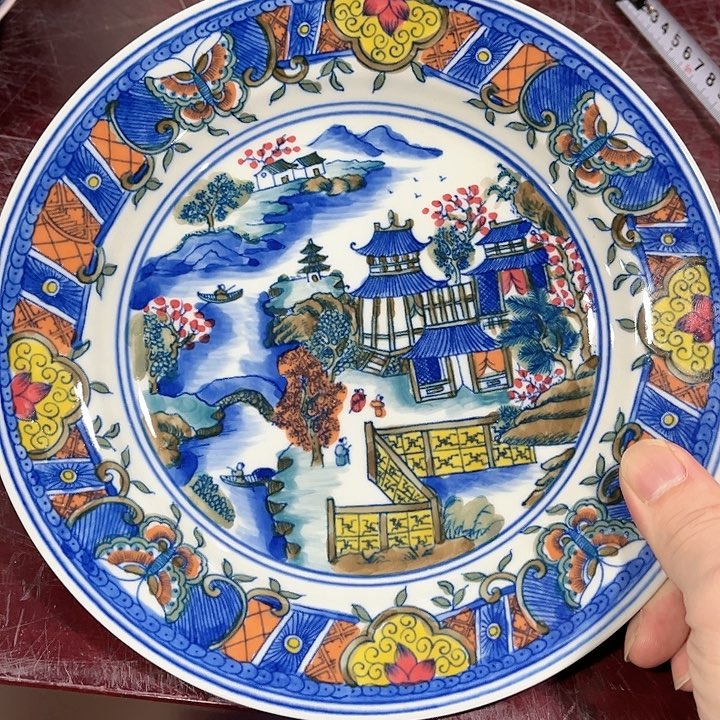 瓷片////直径21.5厘米。绿。